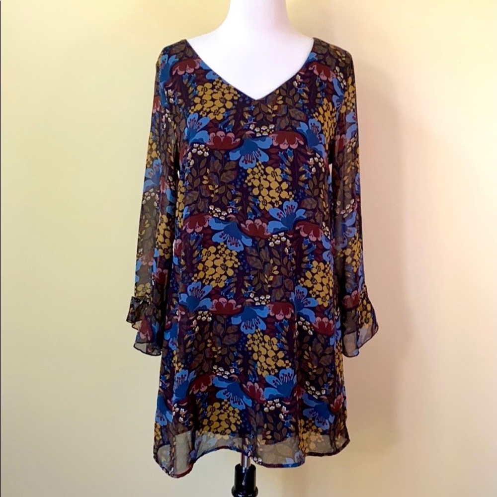 Peppermint Floral V-Neck Bell Sleeve Shift Dress